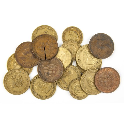 592 - A COLLECTION OF MOSTLY SOUTH AFRICAN BRONZE AND COPPER COINS