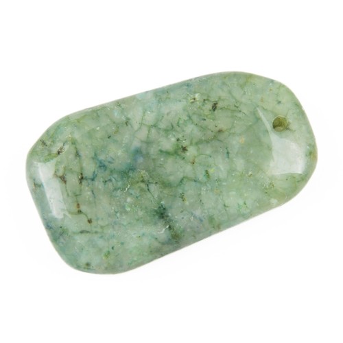 586 - A NATURAL GREEN GEMSTONE