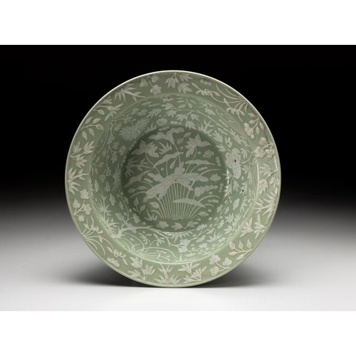 1072 - A CHINESE WHITE SLIP-DECORATED CELADON-GROUND 