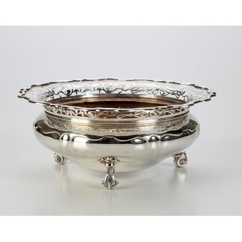 884 - AN EDWARD VII SILVER ROSE BOWL, GOLDSMITHS AND SILVERSMITHS CO, LONDON, 1905