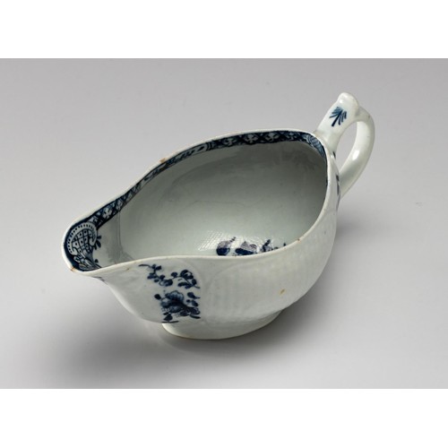 1024 - AN ENGLISH PORCELAIN BLUE AND WHITE SAUCEBOAT, POSSIBLY LOWESTOFT, LATE 18TH CENTURY