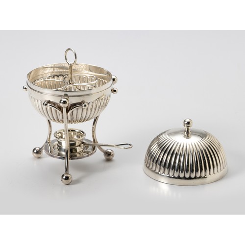 876 - AN EDWARD VII SILVER EGG CODDLER, MAPPIN AND WEBB, SHEFFIELD, 1901