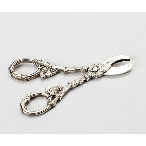 956 - A DUTCH SILVER GRAPE SCISSORS, J.M VAN KEMPEN AND SON, THE HAGUE, 1946