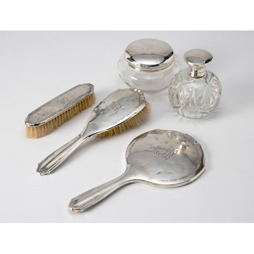 909 - A GEORGE V SILVER DRESSING SET, VARIOUS MAKERS, BIRMINGHAM, 1919