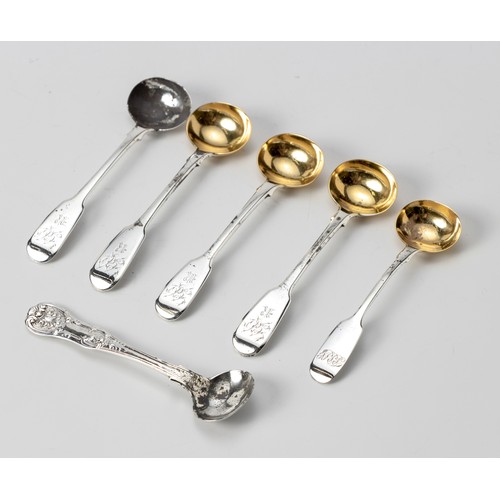 842 - A SET OF FOUR GEORGE IV SILVER FIDDLE PATTERN SALT SPOONS, WILLIAM ELEY I AND WILLIAM FEARN, LONDON,... 