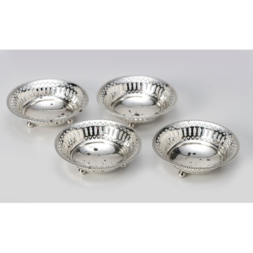 898 - AN EDWARD VII SET OF FOUR SILVER NUT DISHES, GORHAM MANUFACTURING CO, BIRMINGHAM, 1910