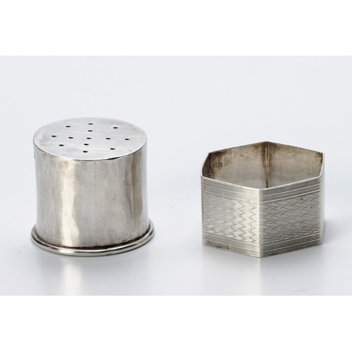 916 - A GEORGE V SILVER NAPKIN RING, CHRISFORD AND NORRIS LTD, BIRMINGHAM, 1930