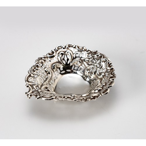 864 - A VICTORIAN SILVER BON-BON DISH, JOHN MILLWARD BANKS, BIRMINGHAM, 1894