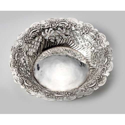 866 - A VICTORIAN SILVER BON-BON DISH, FENTON BROTHERS, SHEFFIELD, 1895