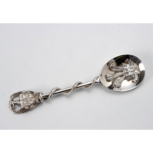 929 - AN ELIZABETH II SILVER COMMEMORATIVE SPOON, JD BEARDSMORE AND CO, LONDON, 1969