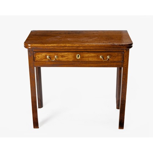 190 - A GEORGE III MAHOGANY GATELEG TEA TABLE