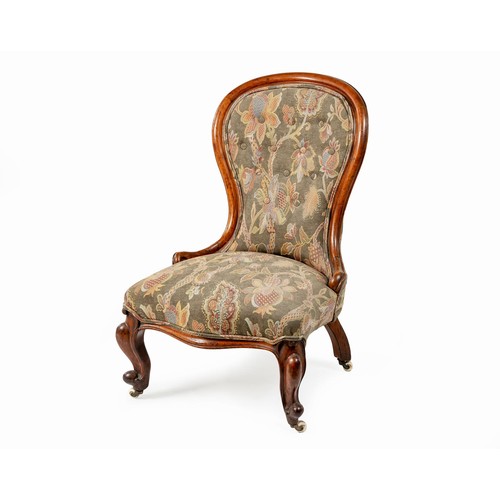 247 - A VICTORIAN WALNUT SALON CHAIR