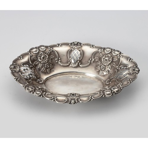 901 - A GEORGE V SILVER SWEET BON-BON DISH, CHARLES WESTWOOD AND SONS, BIRMINGHAM, 1911