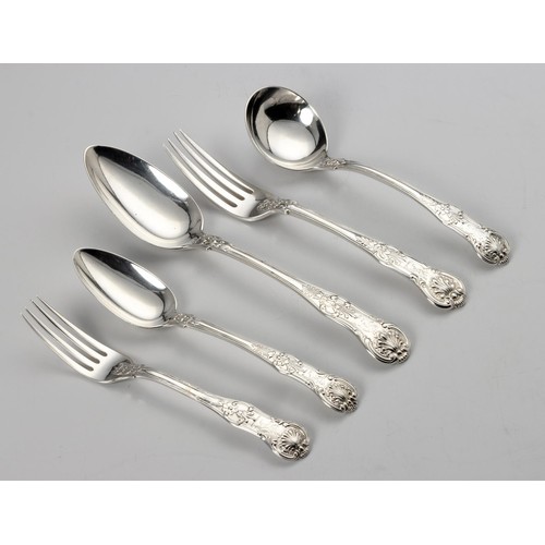 846 - A PART SET OF GEORGE IV SILVER QUEENS PATTERN FLATWARE, LONDON, 1826