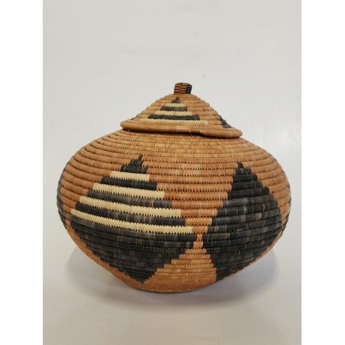 152 - AN ILALA PALM BASKET, HLABISA DISTRICT, KWAZULU NATAL