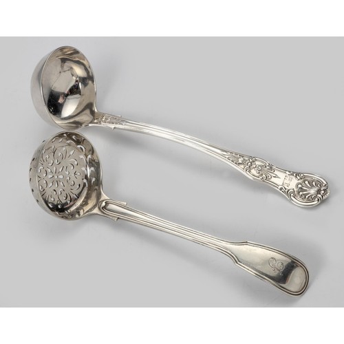 854 - A VICTORIAN SILVER FIDDLE PATTERN SUGAR SIFTER, CHAWNER AND CO, LONDON, 1856