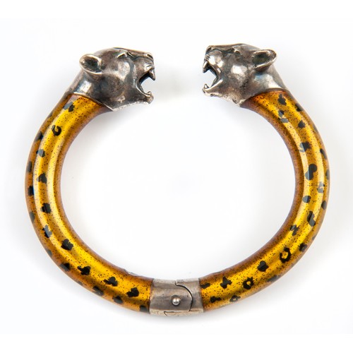 139 - A SILVER LEOPARD HEAD BANGLE