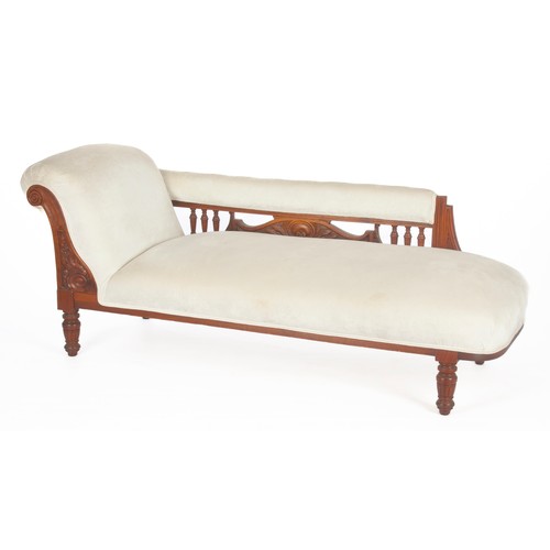 851 - A LATE VICTORIAN MAHOGANY CHAISE-LONGUE