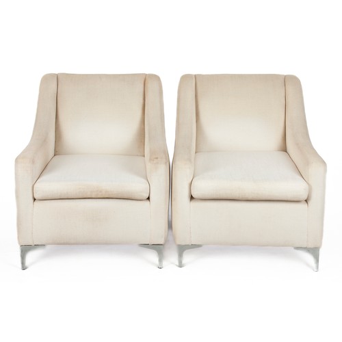 909 - A PAIR OF UPHOLSTERED ARMCHAIRS, MODERN