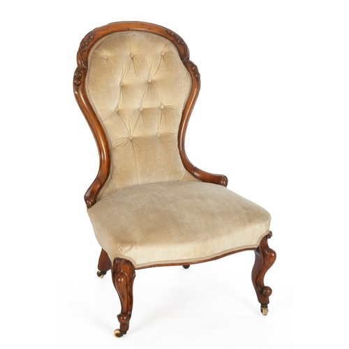 843 - A VICTORIAN WALNUT PARLOUR CHAIR