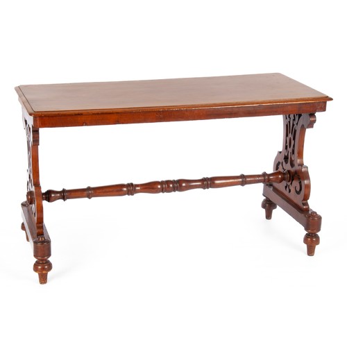 4 - A VICTORIAN WALNUT SIDE TABLE