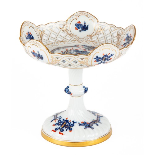 564 - A MEISSEN 'BLUE DRAGON' RETICULATED PEDESTAL COMPORT, 20TH CENTURY