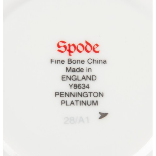 574 - A SPODE 'PENNINGTON PLATINUM' DINNER SERVICE