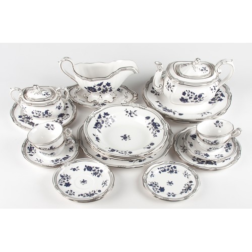 574 - A SPODE 'PENNINGTON PLATINUM' DINNER SERVICE