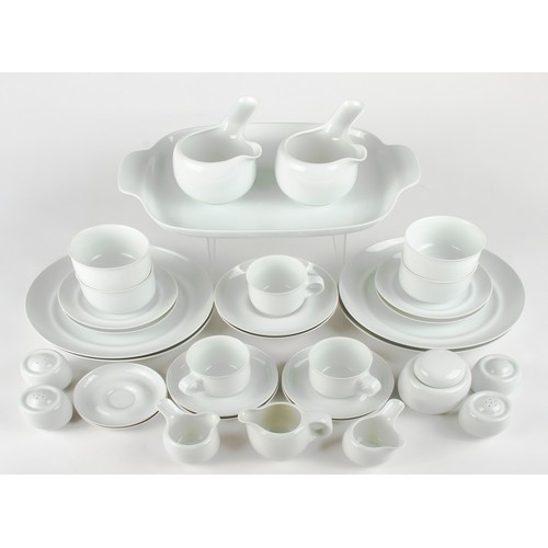 570 - A HUTSCHENREUTHER 'TAVOLA' PATTERN DINNER SERVICE