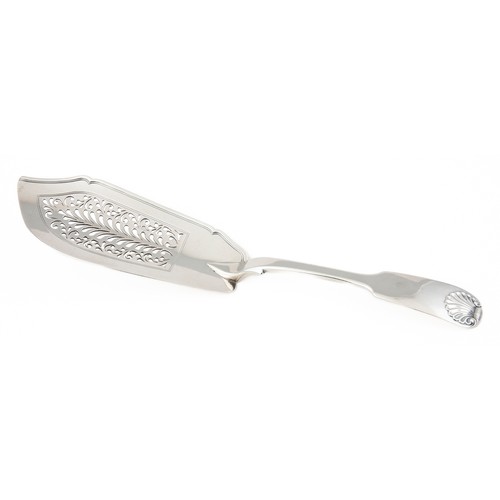 314 - A GEORGE IV SILVER FIDDLE AND SHELL PATTERN FISH SLICE, WILLIAM ELEY, LONDON, 1829