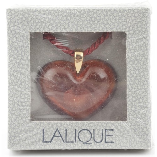 999 - A LALIQUE PENDANT