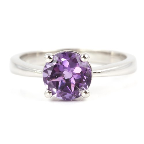 179 - AN AMETHYST SOLITAIRE RING