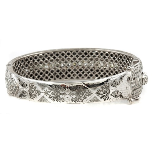 218 - A DIAMOND BANGLE 11,50 CARATS