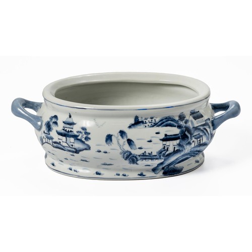 131 - A CHINESE BLUE AND WHITE TWIN-HANDLE 