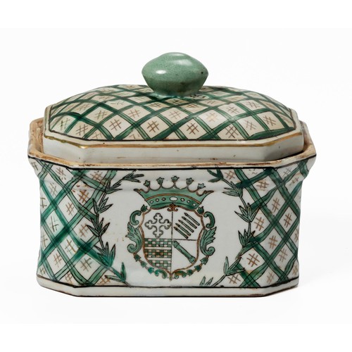 145 - A CHINESE-STYLE ARMORIAL BOX AND COVER, CONTEMPORARY