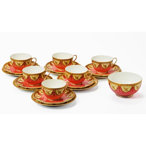 150 - A SET OF TEA CUPS AND SAUCERS, EARLY 20TH CENTURY