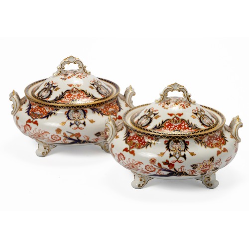 167 - A PAIR OF ROYAL CROWN DERBY IMARI 'KING'S PATTERN' SERVING DISHES AND COVERS, 20TH CENTURY