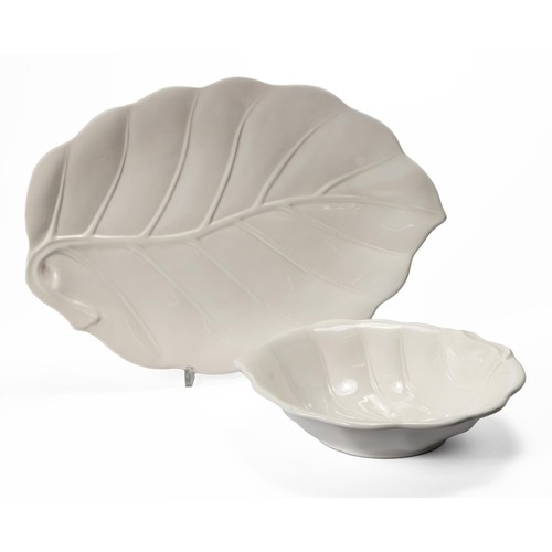 187 - A WHITE LEAF-SHAPED PLATTER