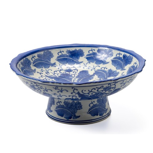 190 - A BLUE AND WHITE PEDESTAL DISH, MODERN