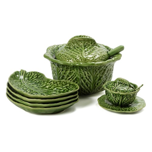 231 - A GREEN ‘CABBAGE’ TUREEN, COVER AND LADLE