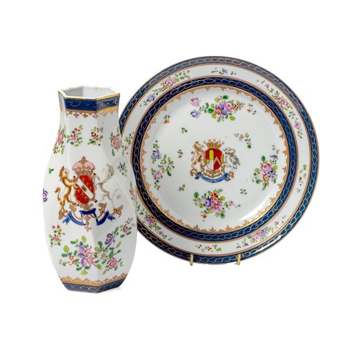 248 - AN ARMORIAL PLATE WITH MATCHING VASE, EARLY 20TH CENTURY