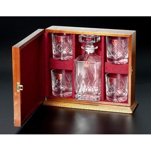 320 - A CASED DEVON CRYSTAL WHISKEY SET