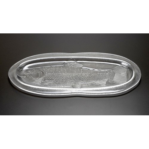 347 - AN IVV CLEAR-GLASS MOULDED FISH PLATTER