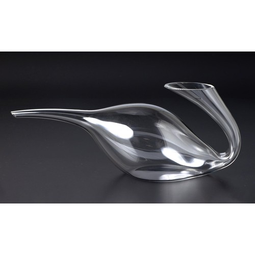 423 - A CLEAR-GLASS WINE DECANTER IN THE FORM OF AN ABSTRACT BIRD