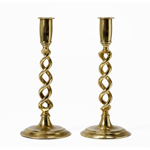 552 - A PAIR OF BRASS CANDLESTICKS