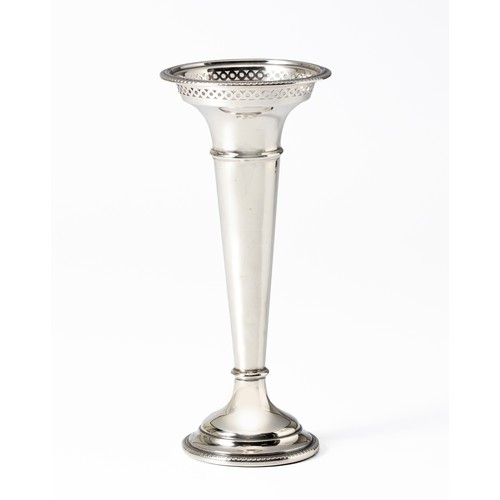 579 - A GEORGE V SILVER POSY VASE, ALEXANDER CLARK AND CO, BIRMINGHAM, 1923