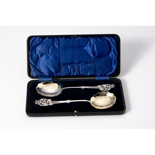 575 - A PAIR OF EDWARD VII SILVER SERVING SPOONS, HARRISON BROTHERS AND HOWSON, SHEFFIELD, 1904