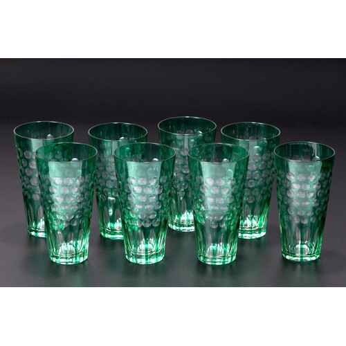 409 - A SET OF EIGHT GREEN-AND-CLEAR GLASS TUMBLERS