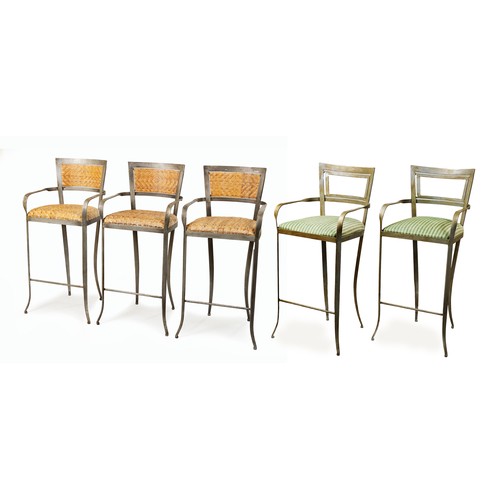 90 - A HARLEQUIN SET OF FIVE WROUGHT IRON BAR STOOLS