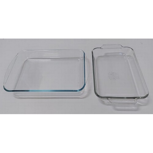 390 - A PYREX BAKING DISH